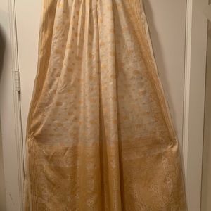 New Fabindia Handwoven 100% tussar silk handwoven shawl wrap stole ivory & gold